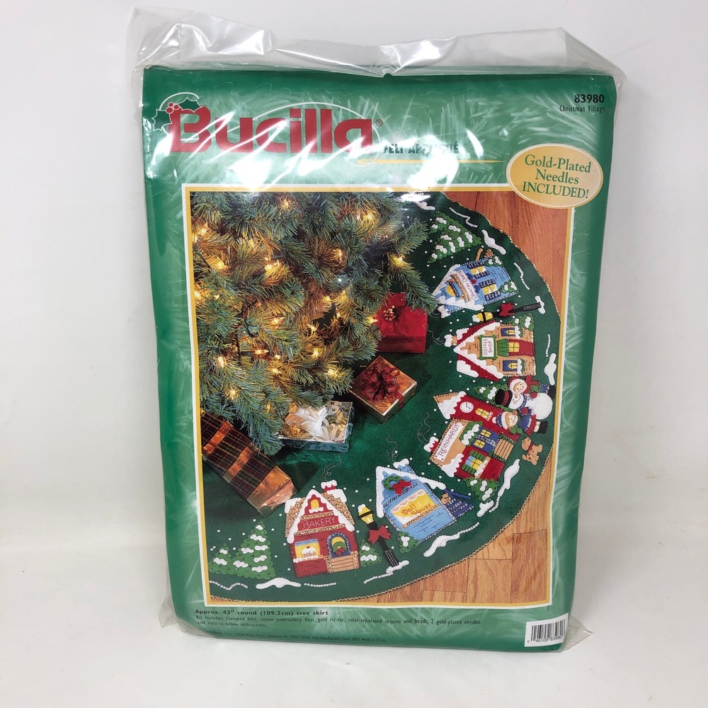 Vintage Bucilla 43" Christmas Village Tree Skirt Green Felt Applique Kit 83980